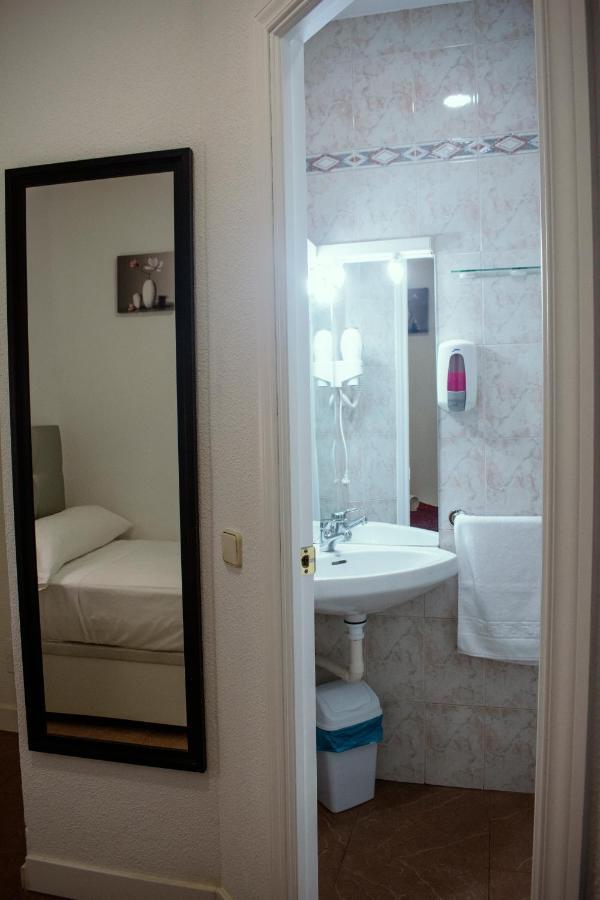 Hostal Artico Madrid Eksteriør billede