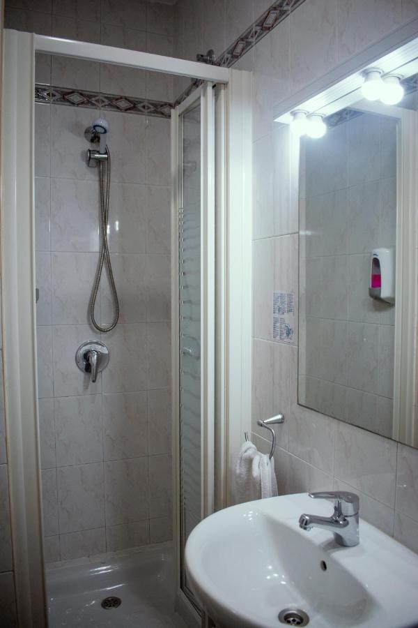 Hostal Artico Madrid Eksteriør billede
