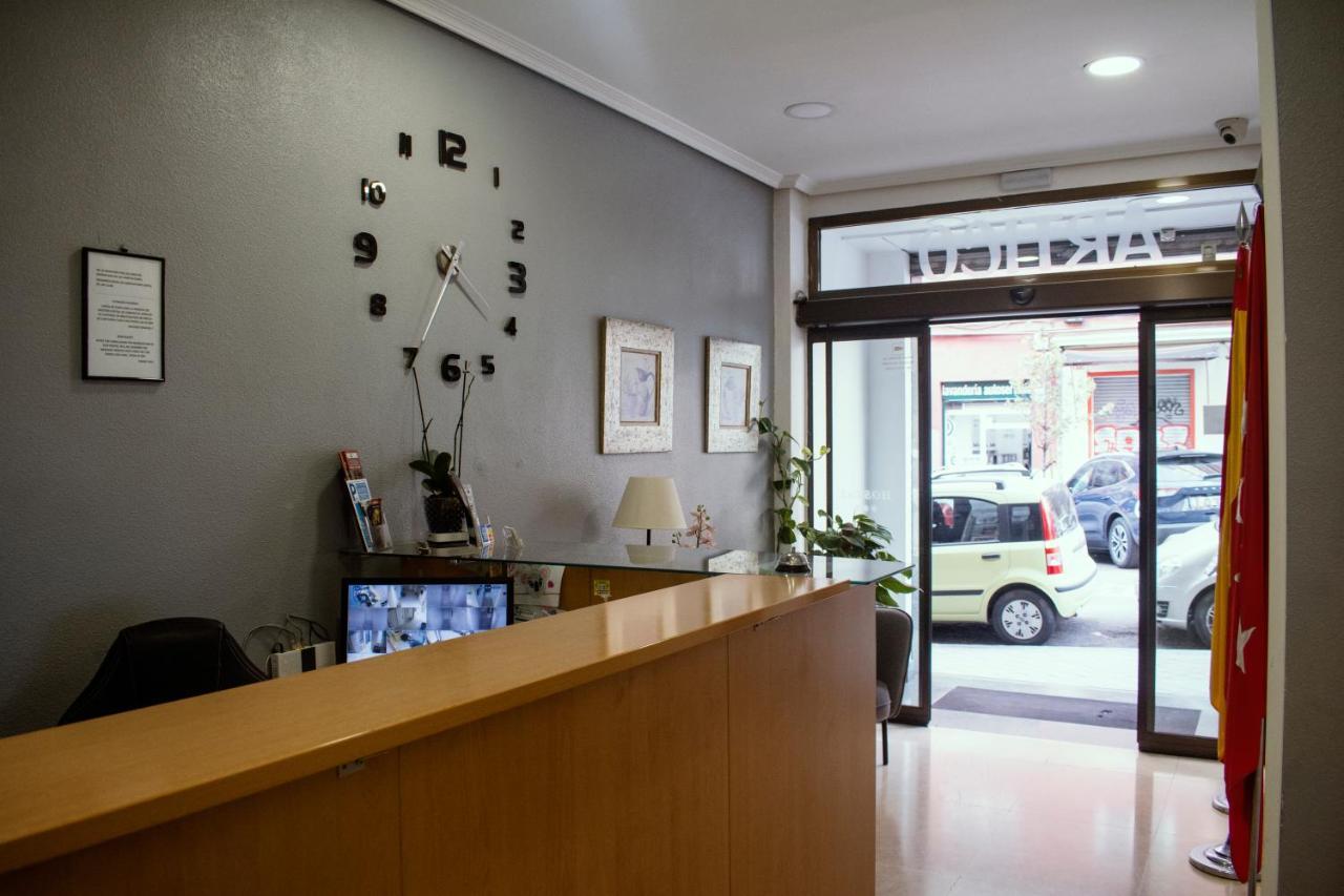 Hostal Artico Madrid Eksteriør billede